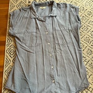 Cute button up top!